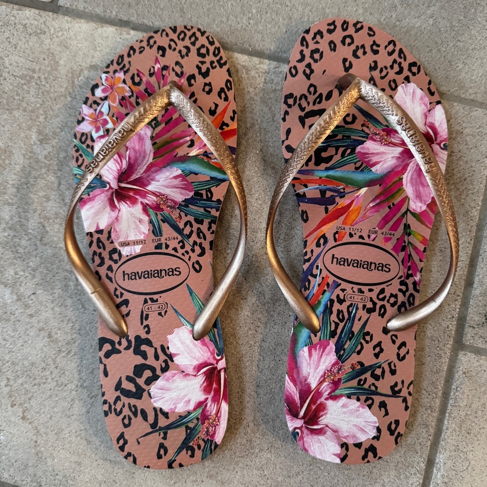 Havaianas Floral Leopard Print Flip Flops with Metallic Gold Straps
